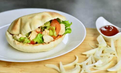 Pains pitas au poulet, façon kebab