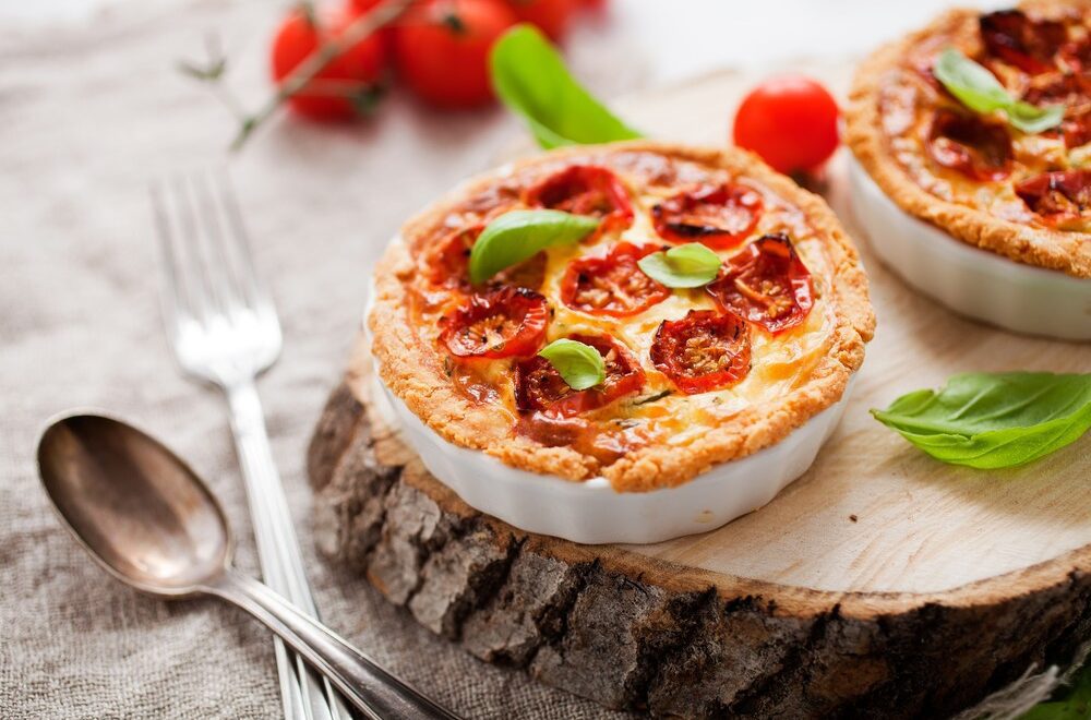 Petits flans à la tomate et au basilic